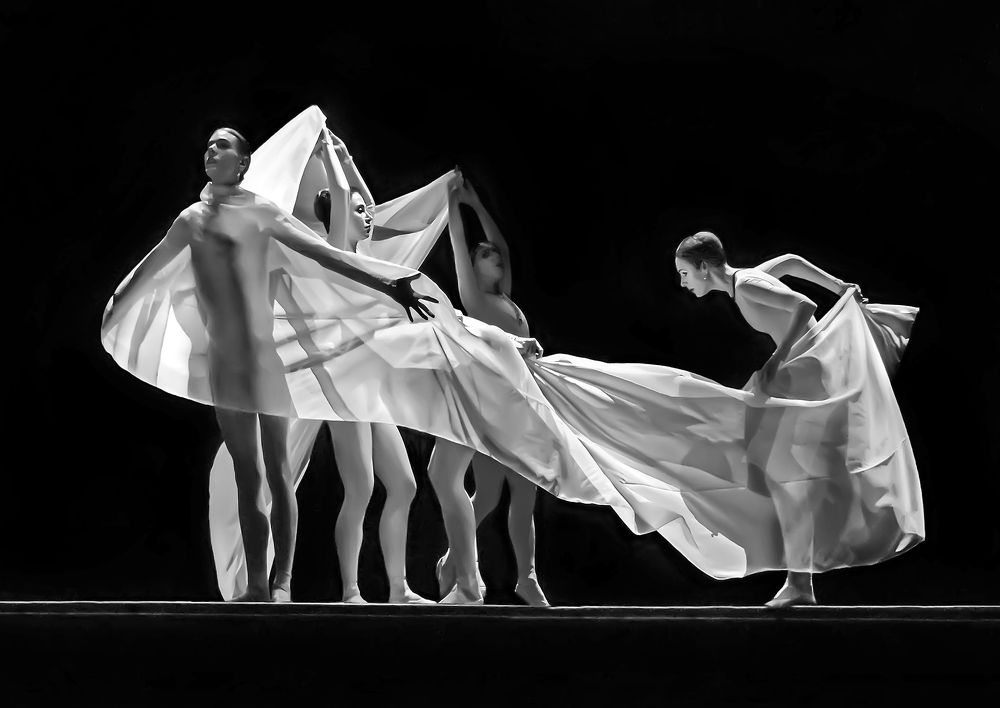 «ХОРОВОД В БЕЛОМ».