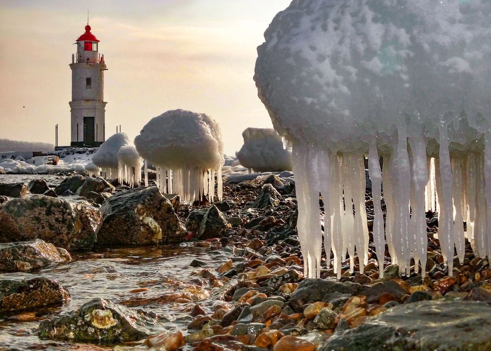 Парящие ледяные медузы Токаревского маяка. Владивосток
