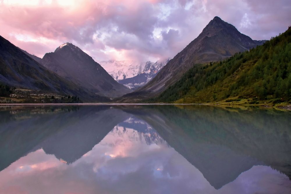 Рассвет у подножия Белухи