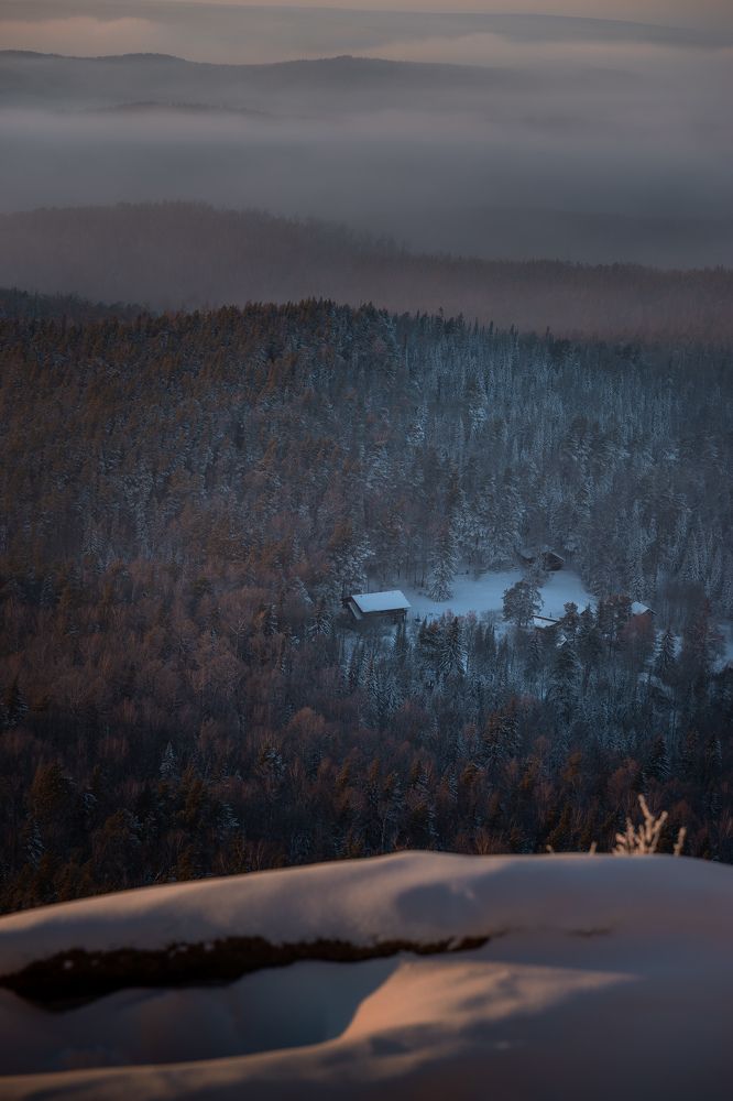 Столбы в морозный день
