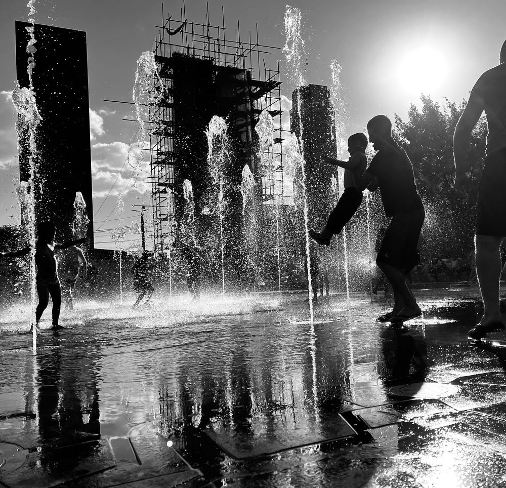 Дети и фонтаны