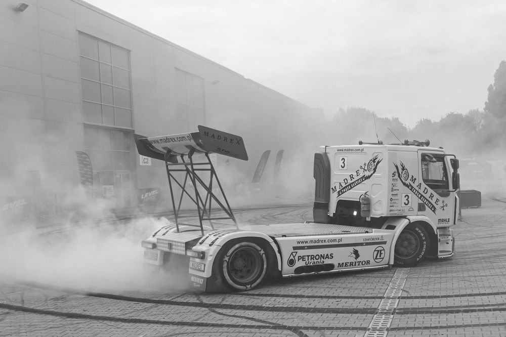 Photograph by Anton Leonchikov