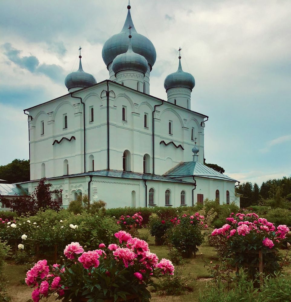 Религия  и цветы ?