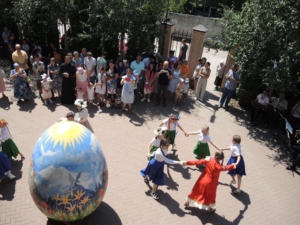 Easter has come. Пасха пришла.