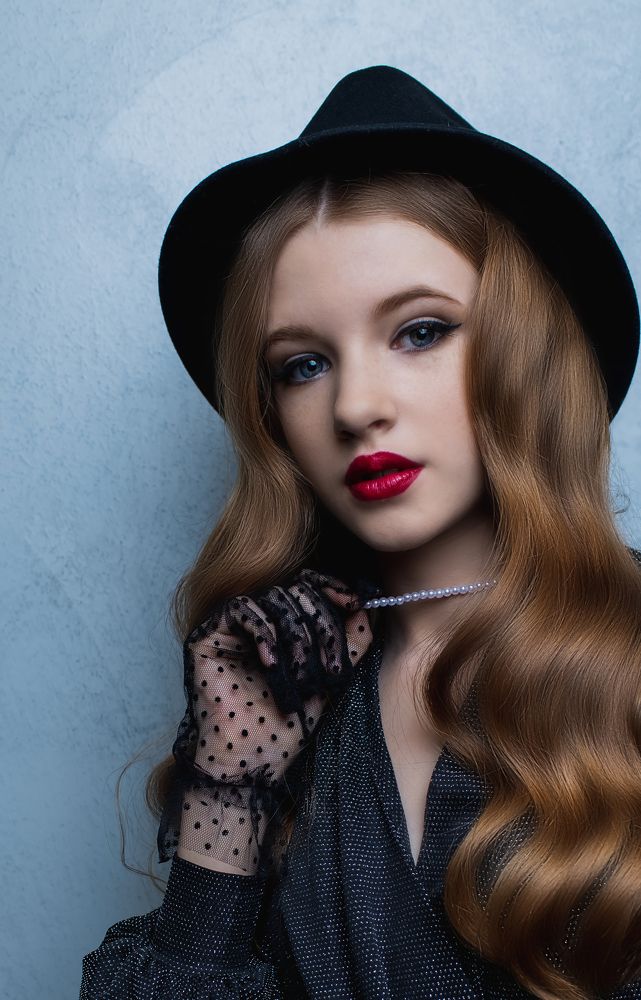 Девочка в шляпе