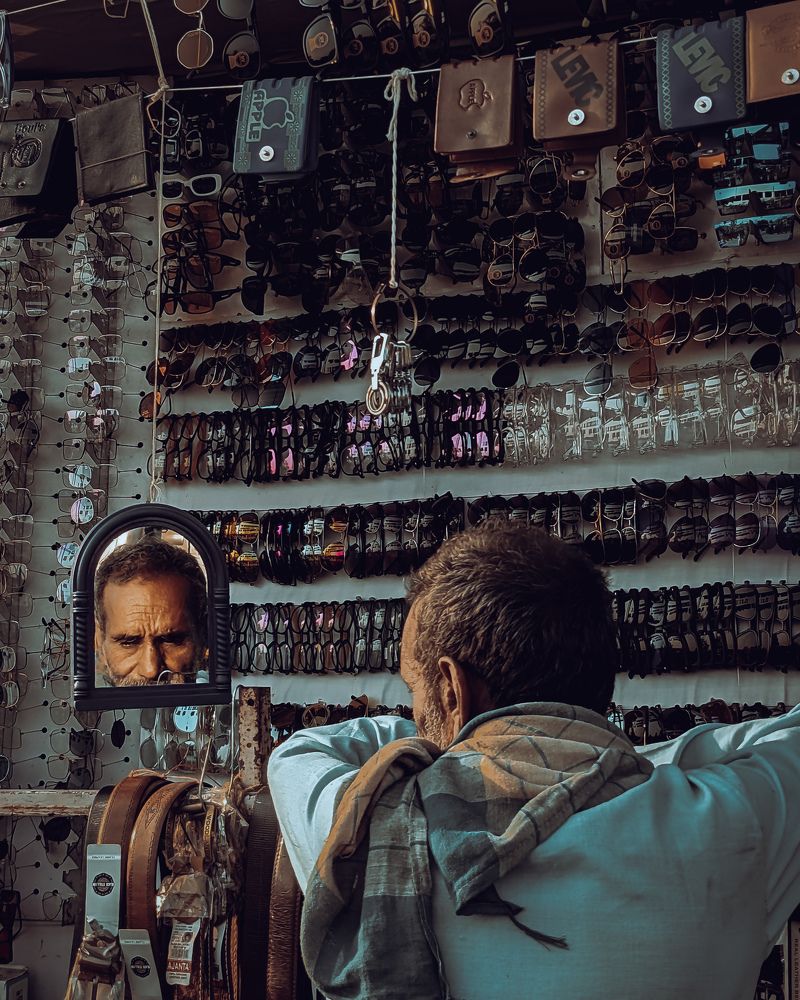 It is also important to take pictures, the mirror never shows the past.