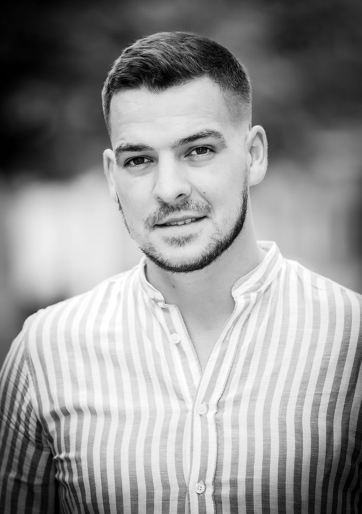 Влад, уличный чб портрет