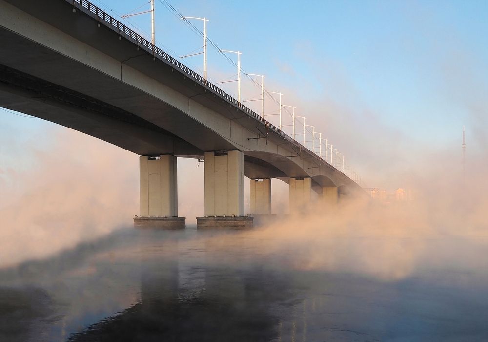 Академический мост через Ангару в Иркутске