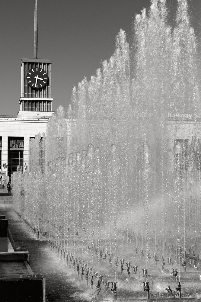 Остановить, мгновенье...