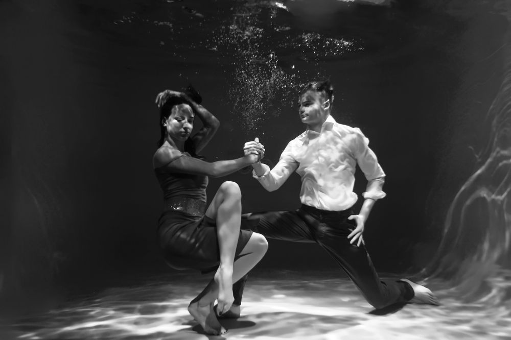 Underwater tango