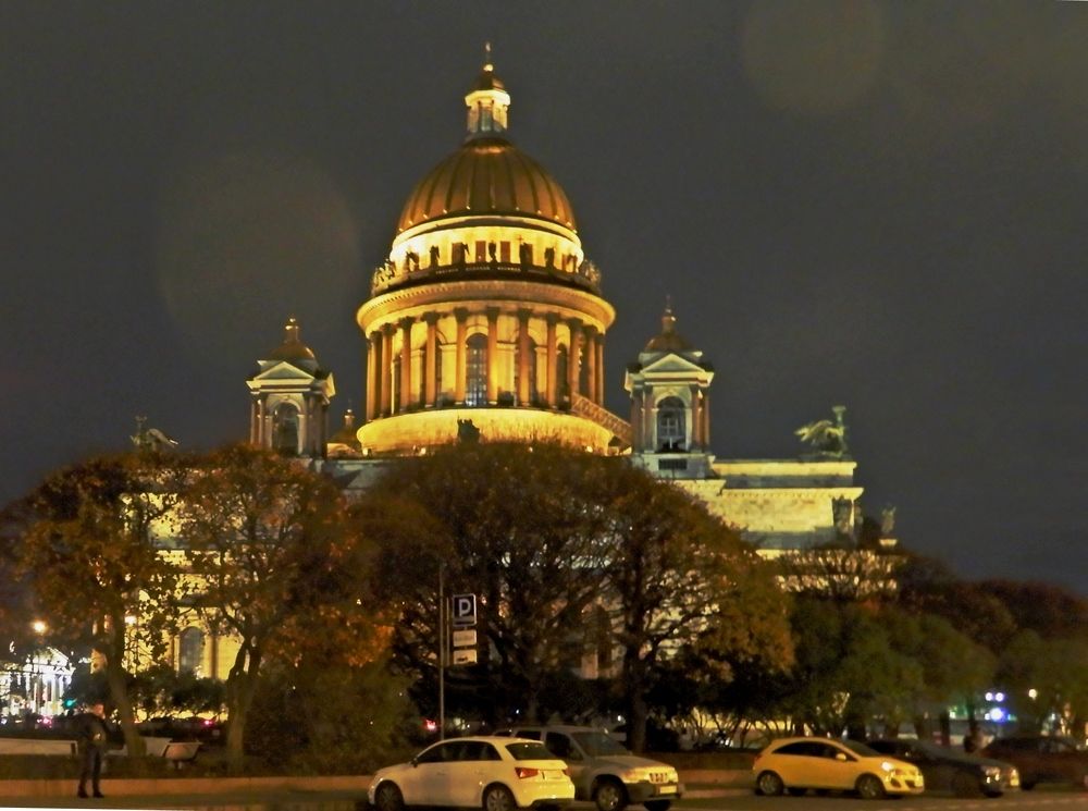 Исаакиевский собор, вечерний Петербург.