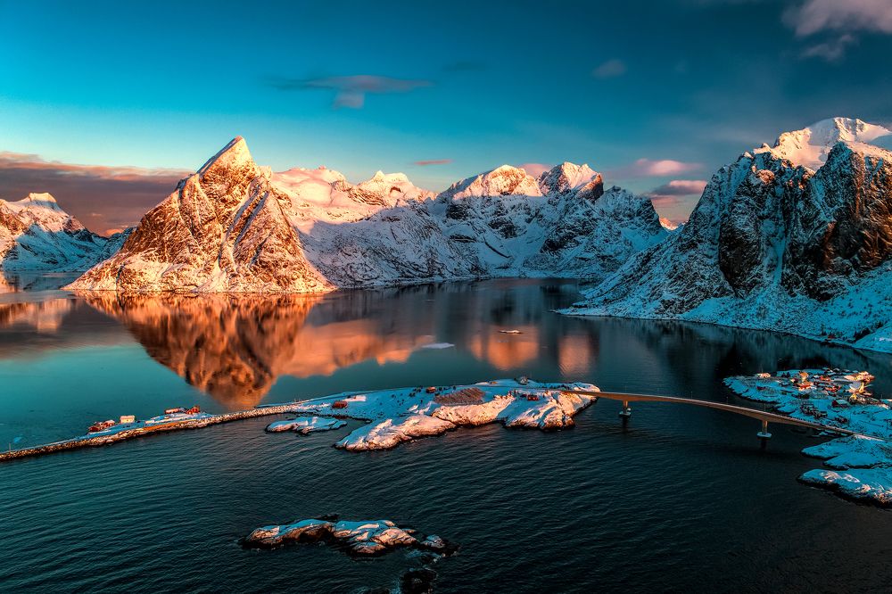 Photograph by Robert Juvet