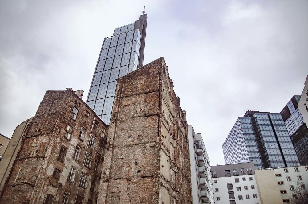 На руинах старого ...