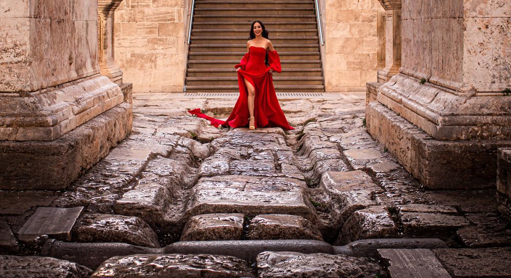 Красный ангел античного города