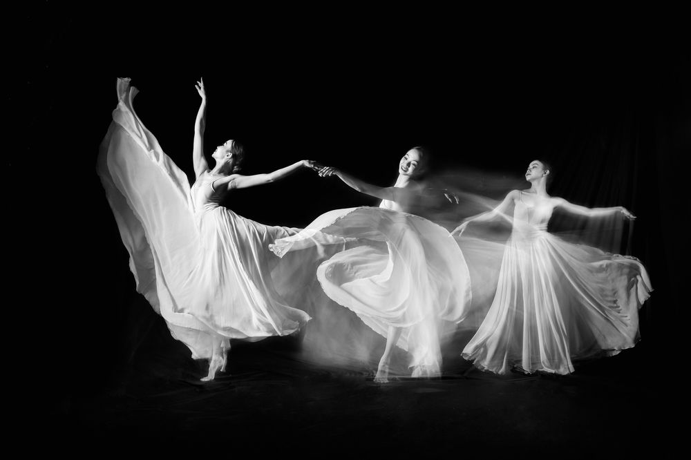 Photograph by Khúc Thụy Du