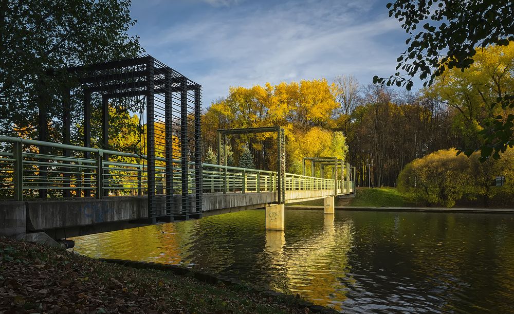 Мост через реку Свислочь