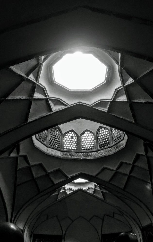 Photograph by Viana Vaseqi