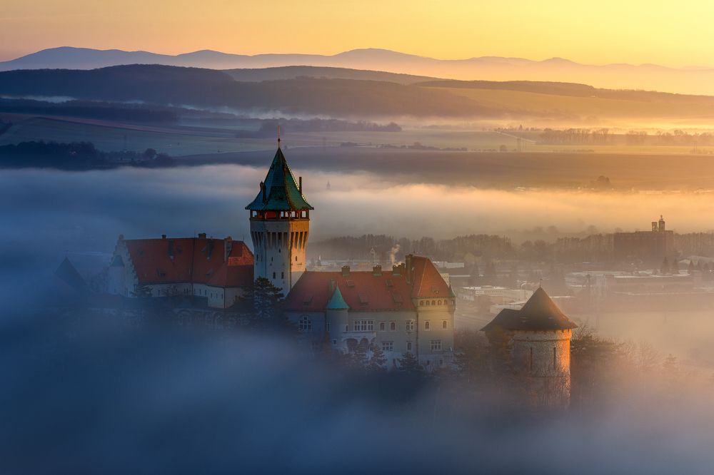 Misty morning at the castle