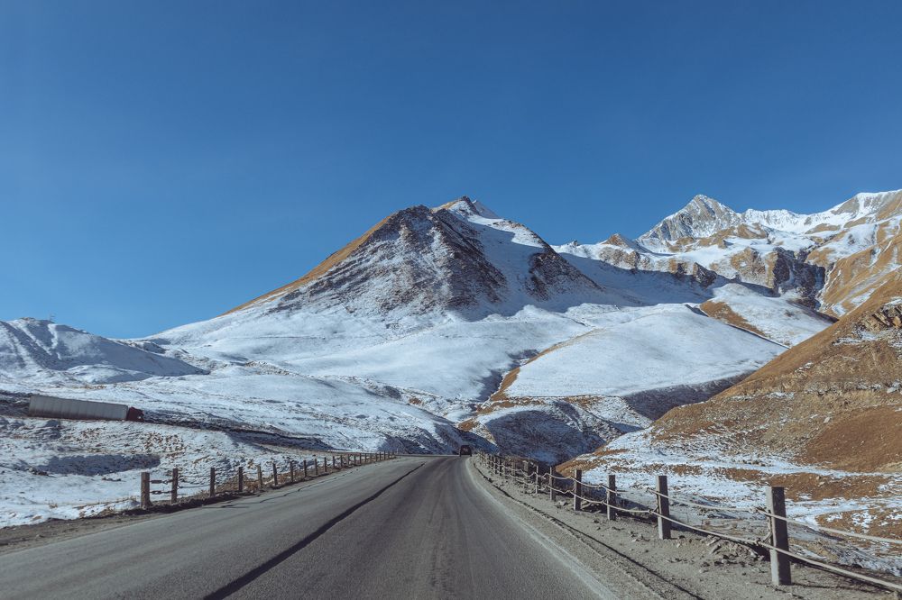 Заснеженные горы