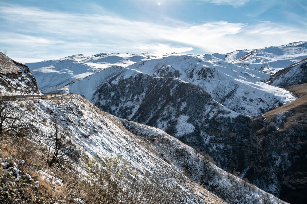 Горы снежные вершины