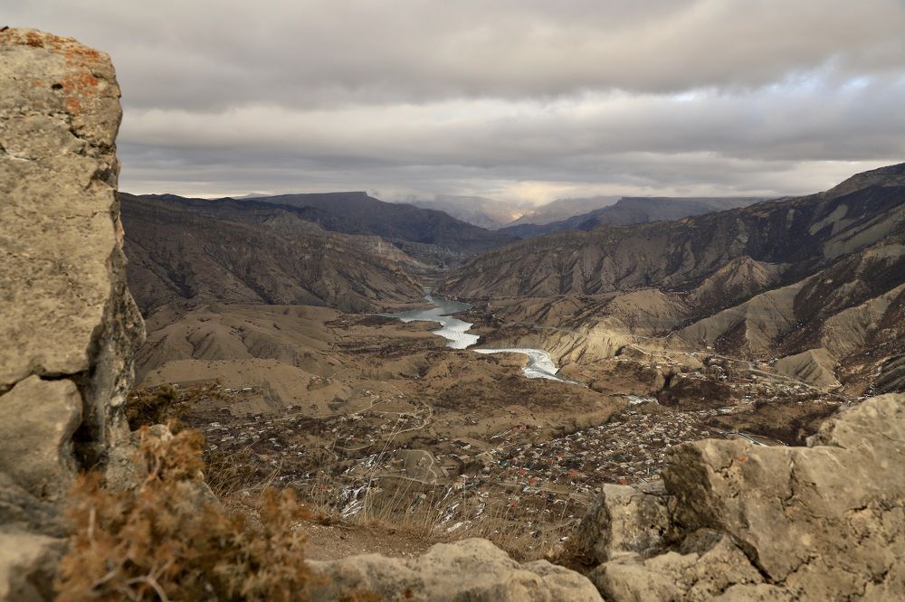 Свет сквозь мрачные тучи