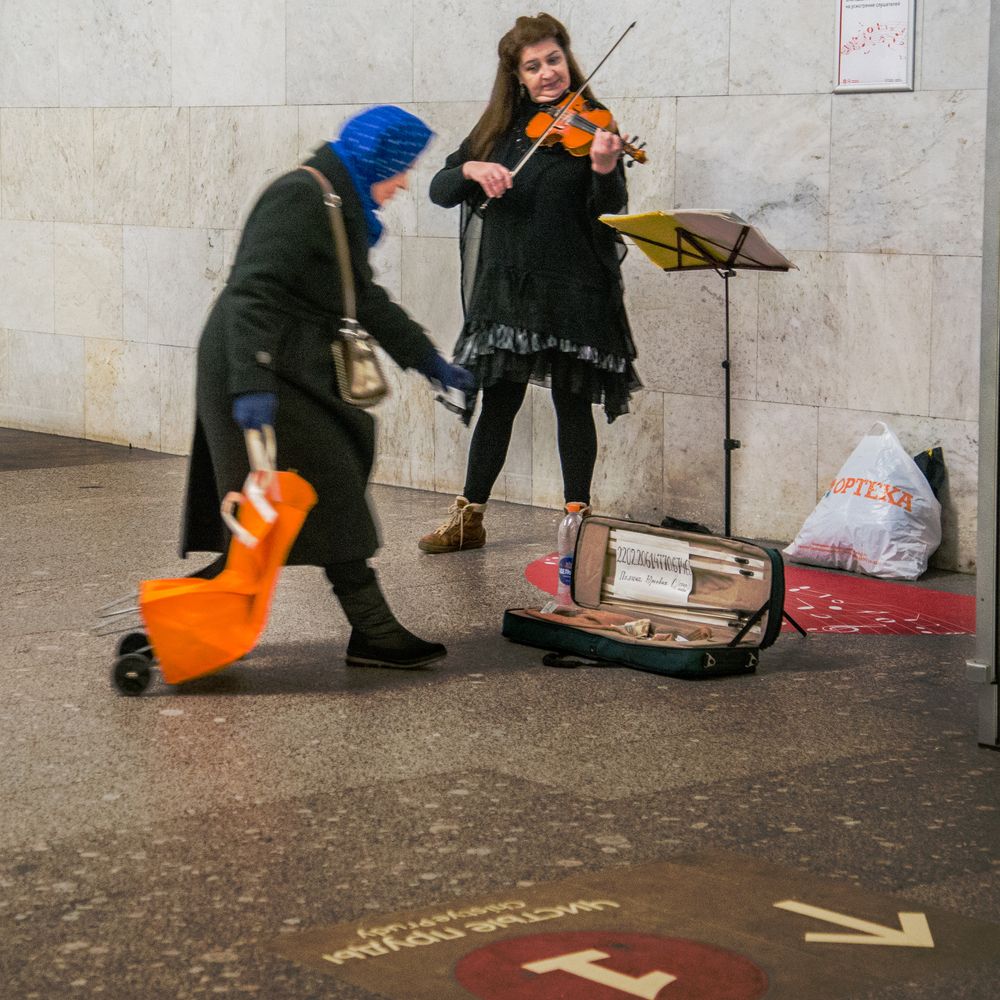 Музыка в метро 2