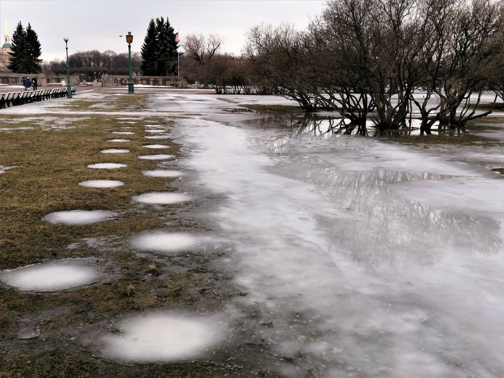 ВЕСНА В ГОРОДЕ - МАРСОВО ПОЛЕ