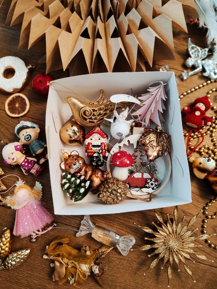 Коробка с игрушками