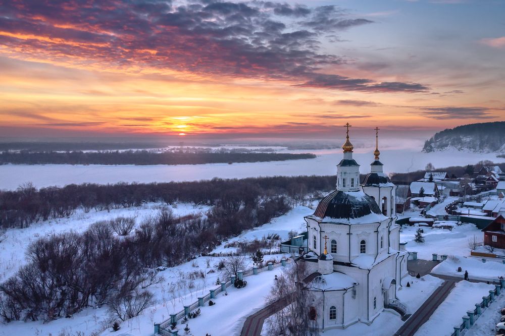 Christmas, a colorful evening on the rural outskirts.
