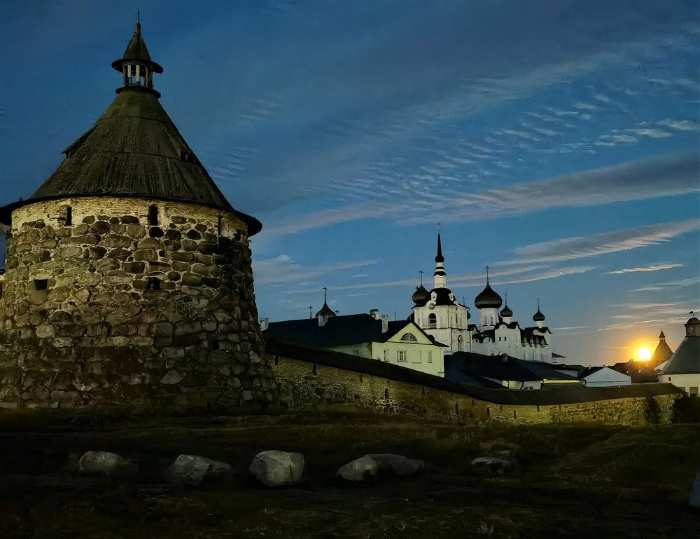 Ночь. Луна. Соловки.