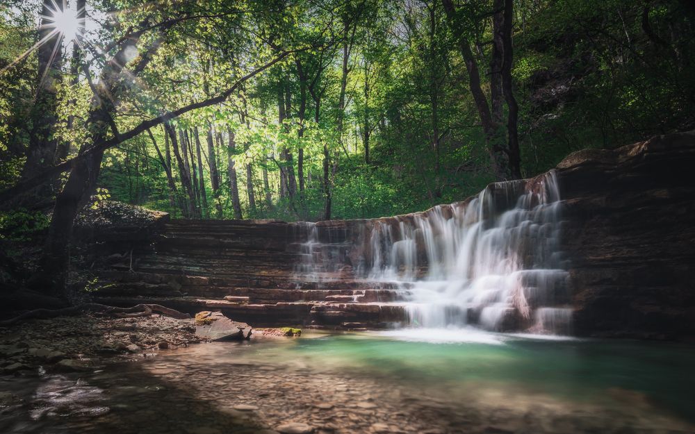 Пока подсвечивает cолнце