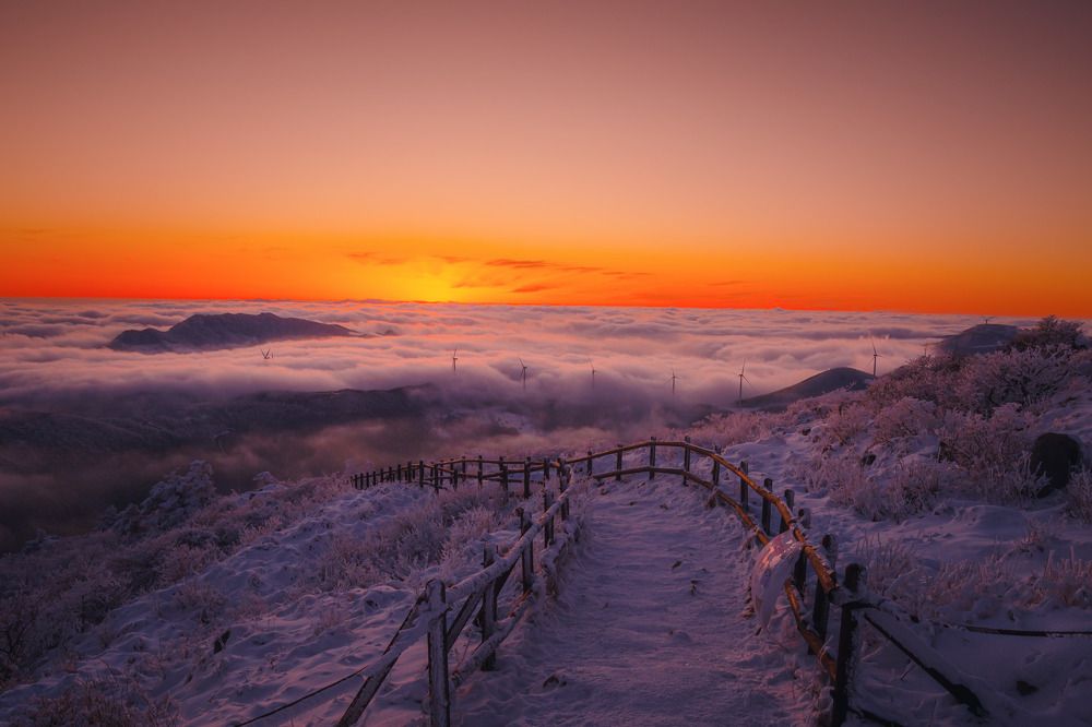 The road and heaven of clouds