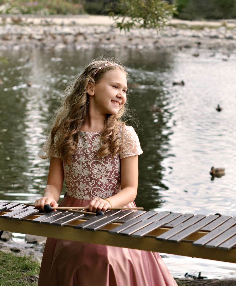 Светлая мелодия у воды