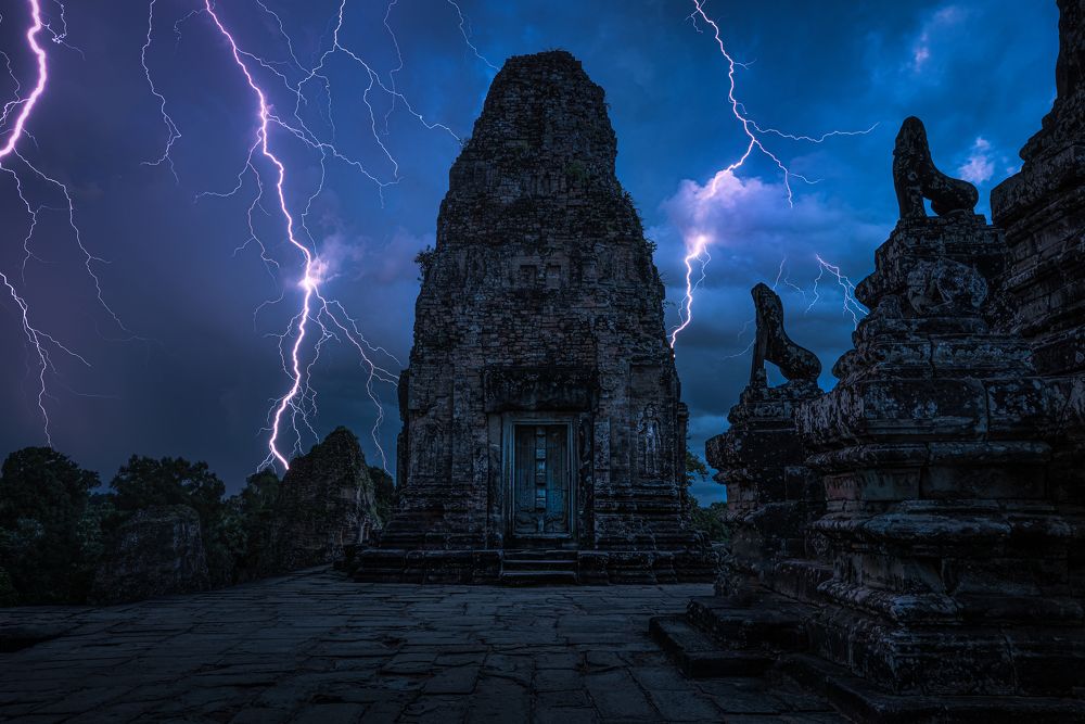 A plan to take 100 lightning photos