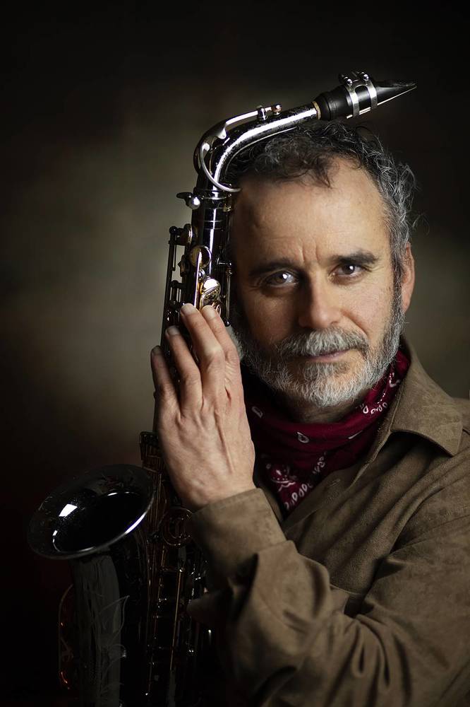 нас музыка связала