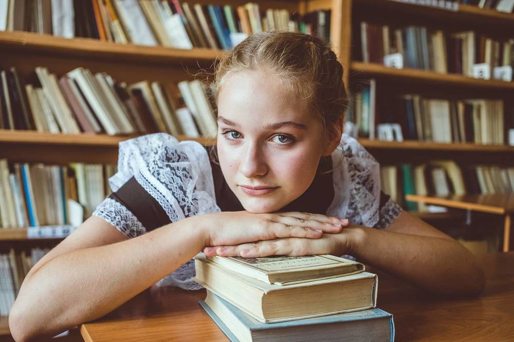 В школьное библиотеке