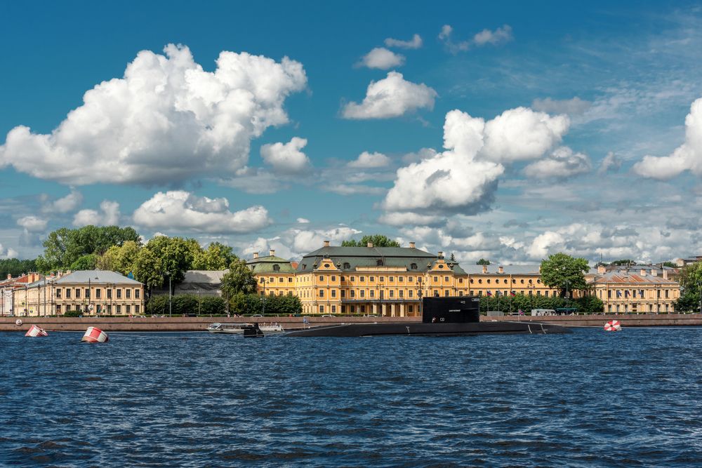 Праздничная река Нева. День ВМФ России.