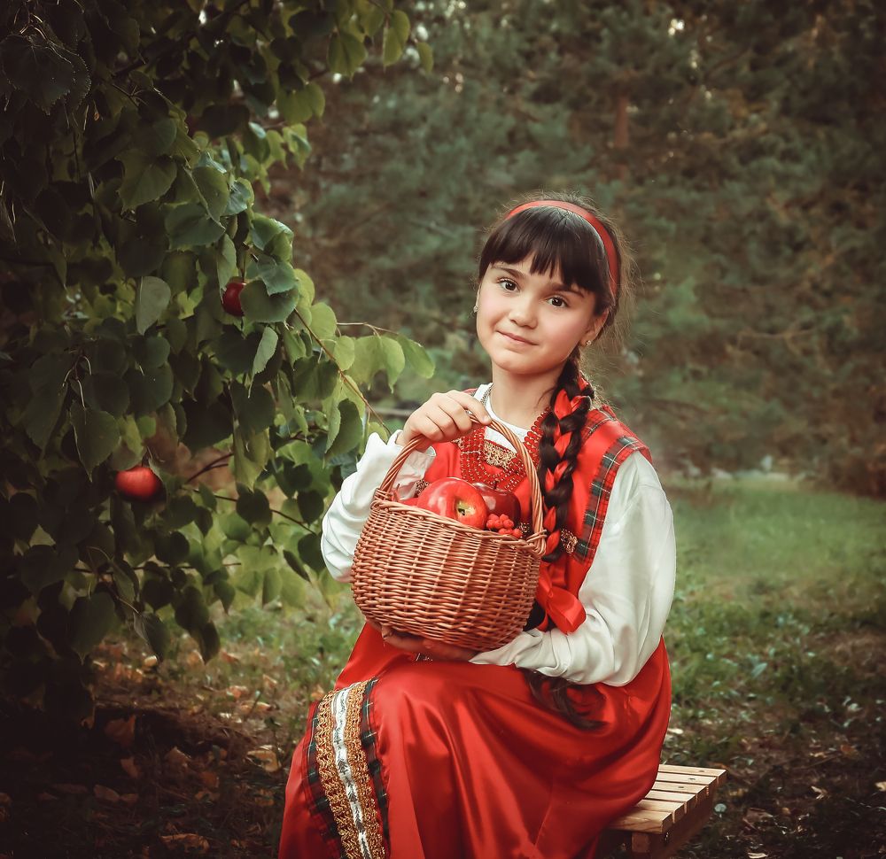 Девочка я с яблоками