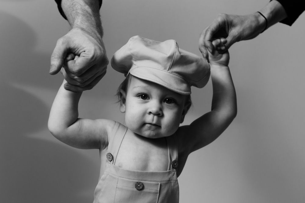 Руки родителей