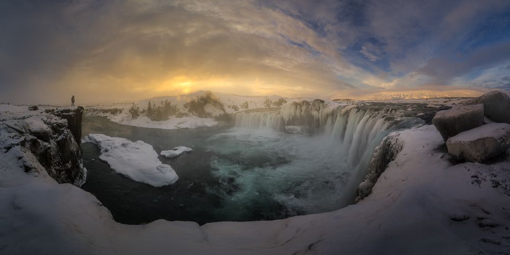 Sunrise in Godafoss.