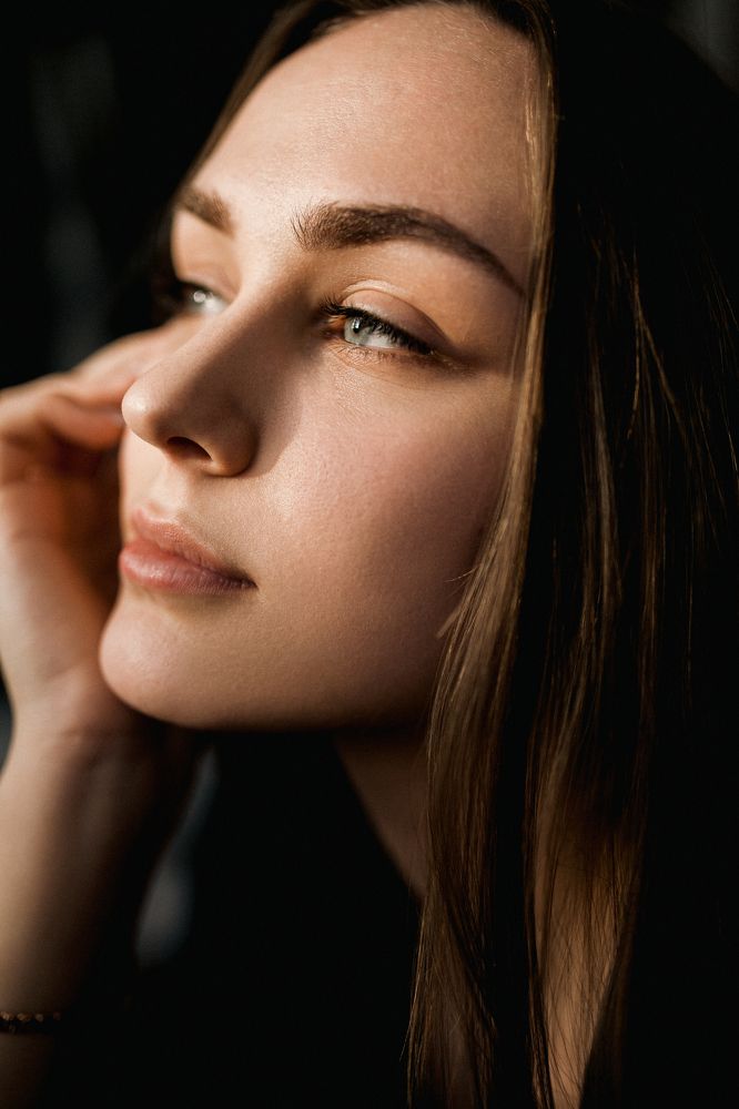 Golden hour on her skin ☀️