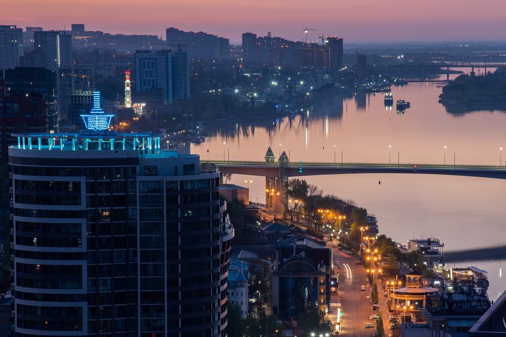 Рассвет над городом с крыши