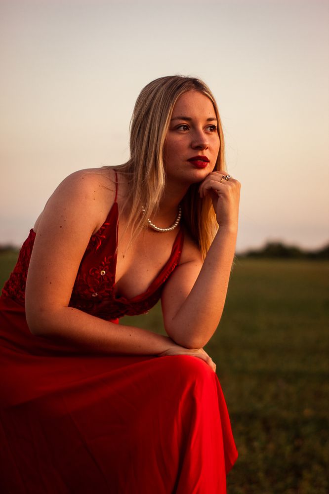 Mirada a la nada, cansada de esperar