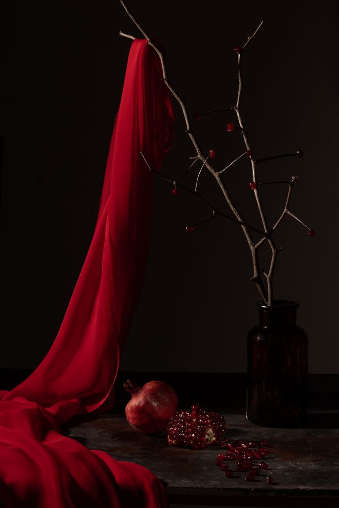 Натюрморт с гранатом