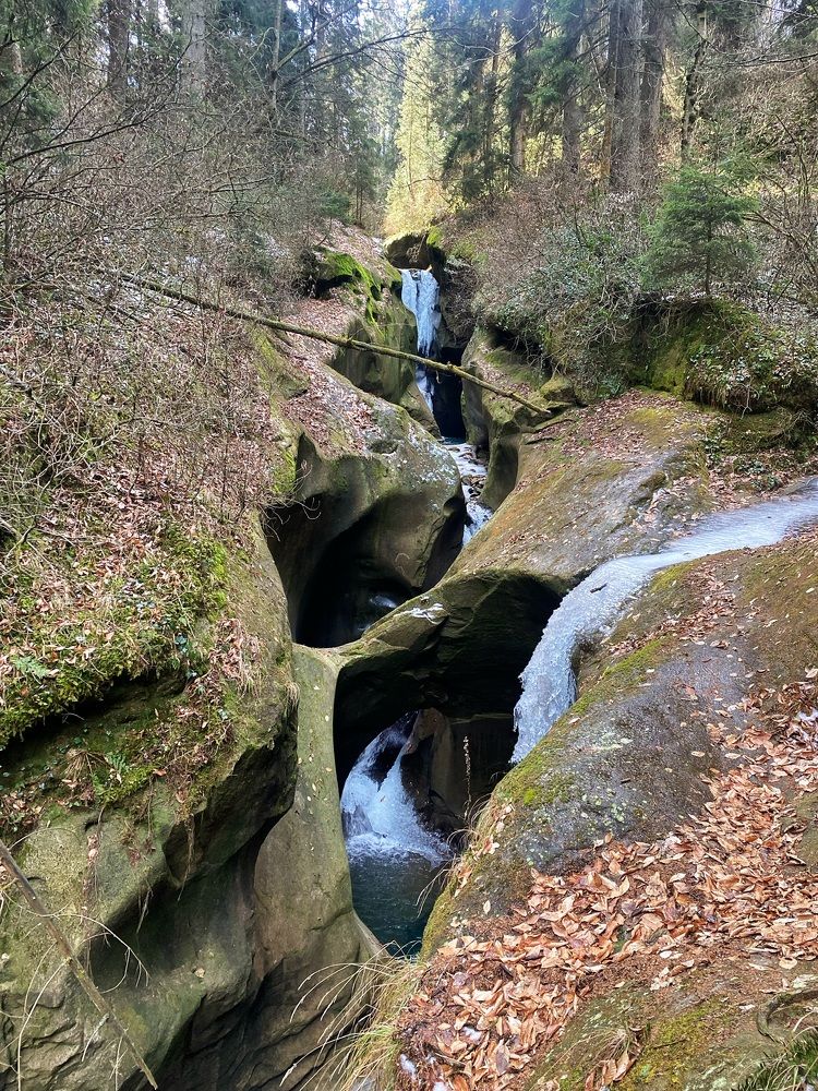 Водопад Кызыл-бек