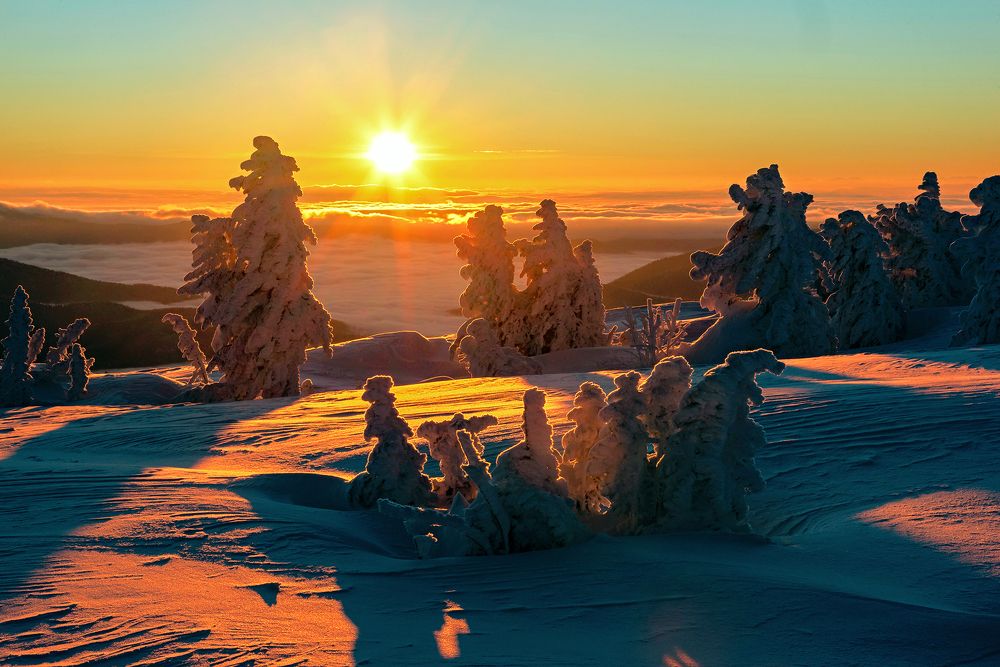 Рассвет над облаками