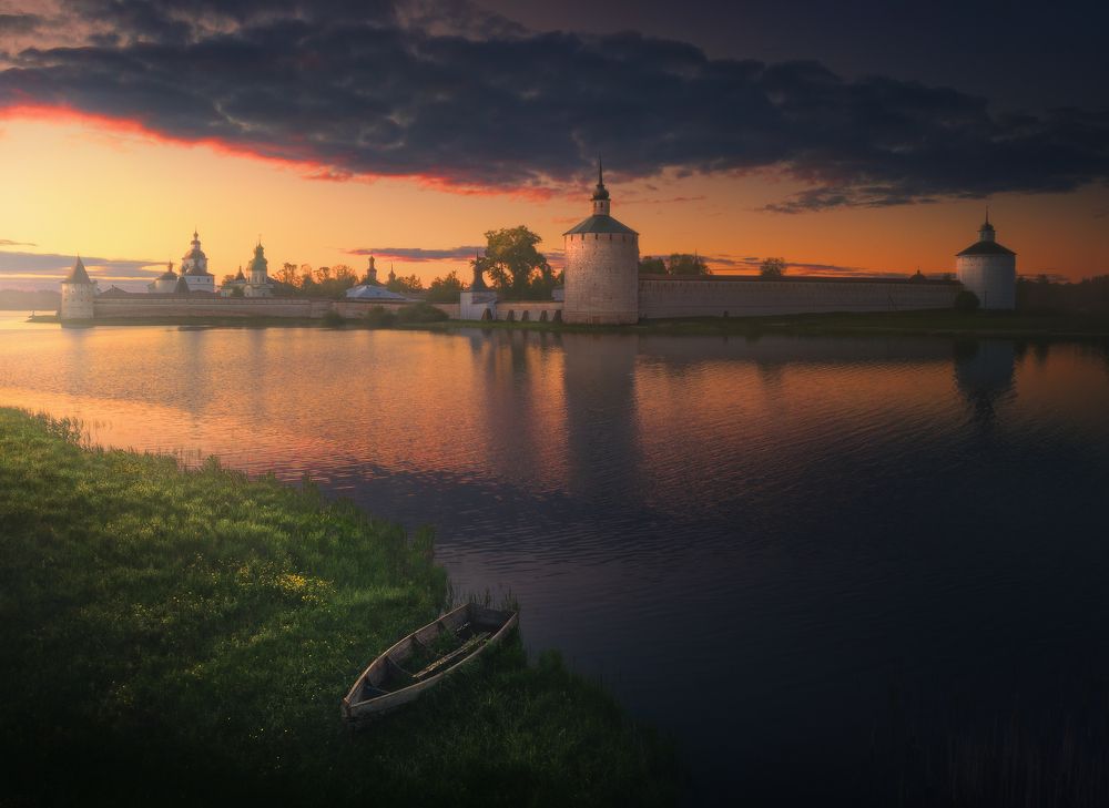 Вечер у Кирилло-Белозерского монастыря