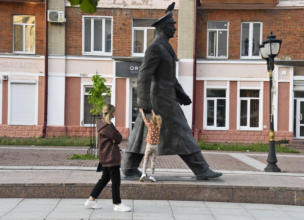 Все хотят с ним дружить...