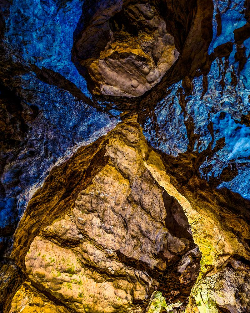 В недрах земли / In the bowels of the earth