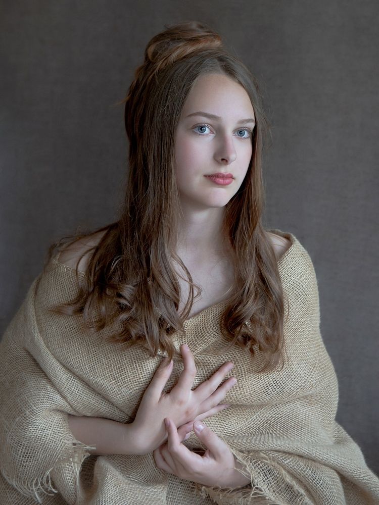 Во всех ты душечка нарядах хороша.